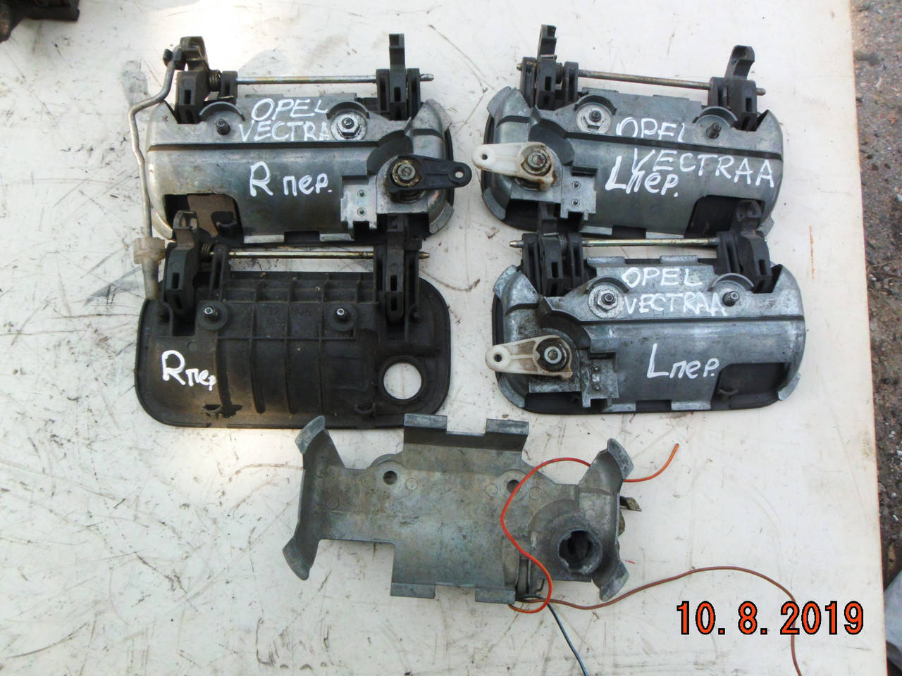 

На Opel Vectra A передние дверные ручки наружные оригинал