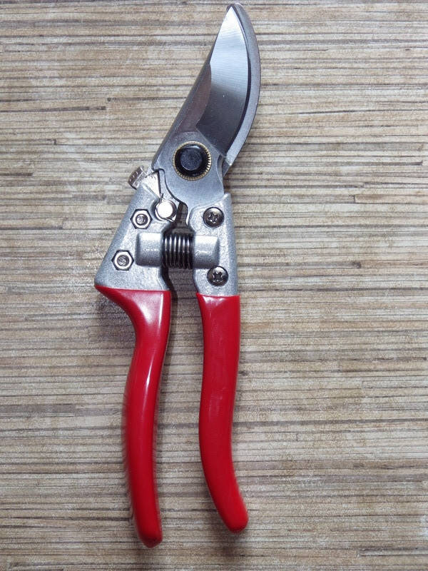 

Секатор садовый японский из высокоуглеродистой стали SK-5