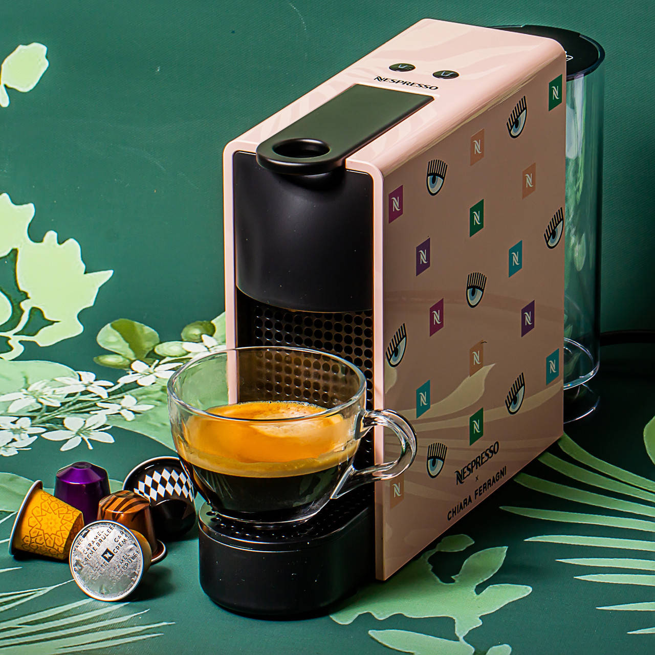 

Кофемашина Nespresso x Chiara Ferragni Essenza Mini