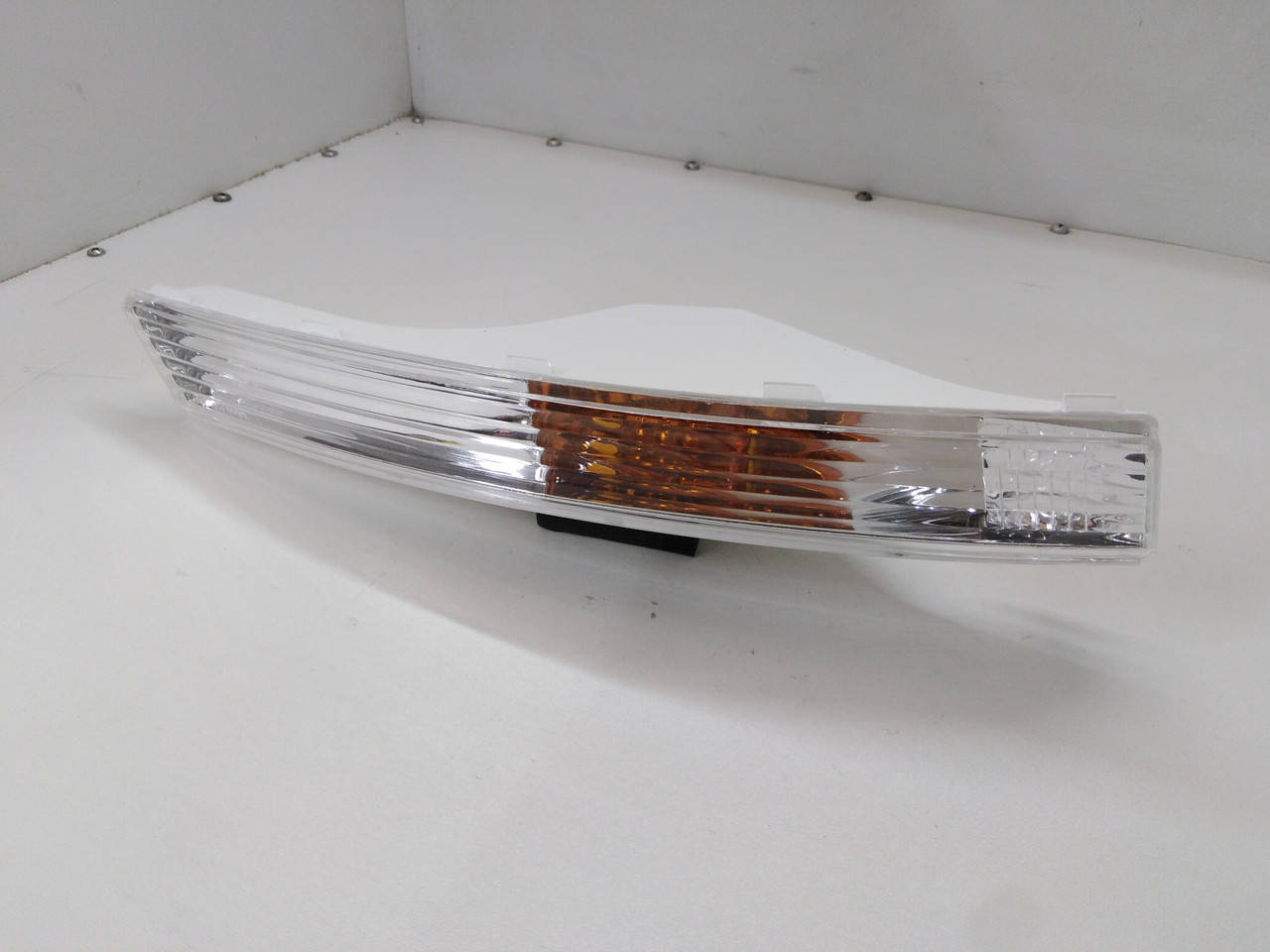 

Поворотник Volkswagen Passat B6, Пассат Б6. Правый, белый. 3C0953042L.