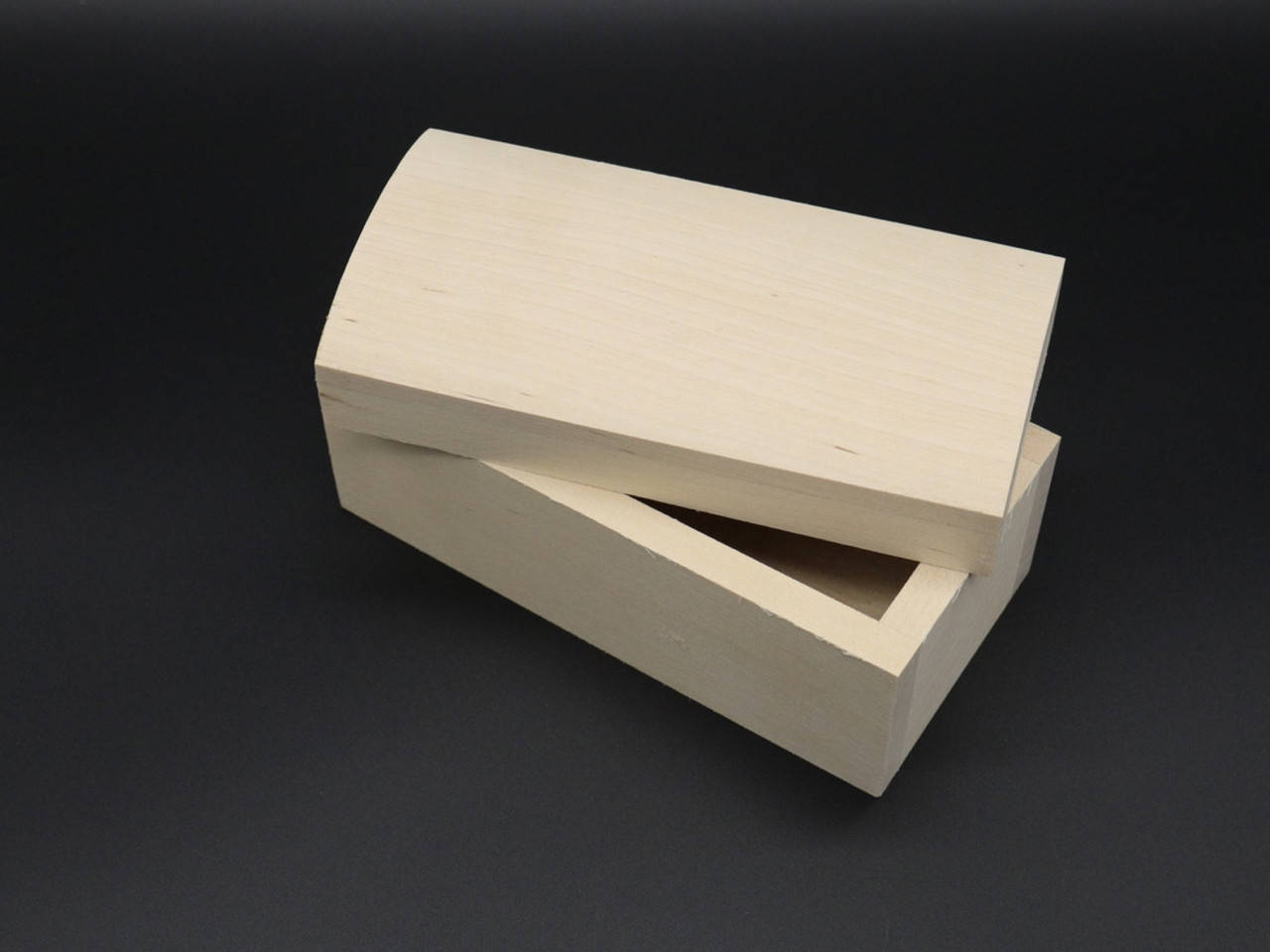 

Шкатулка-заготовка. Куфр. 8х16х9см. Без фурнитуры.