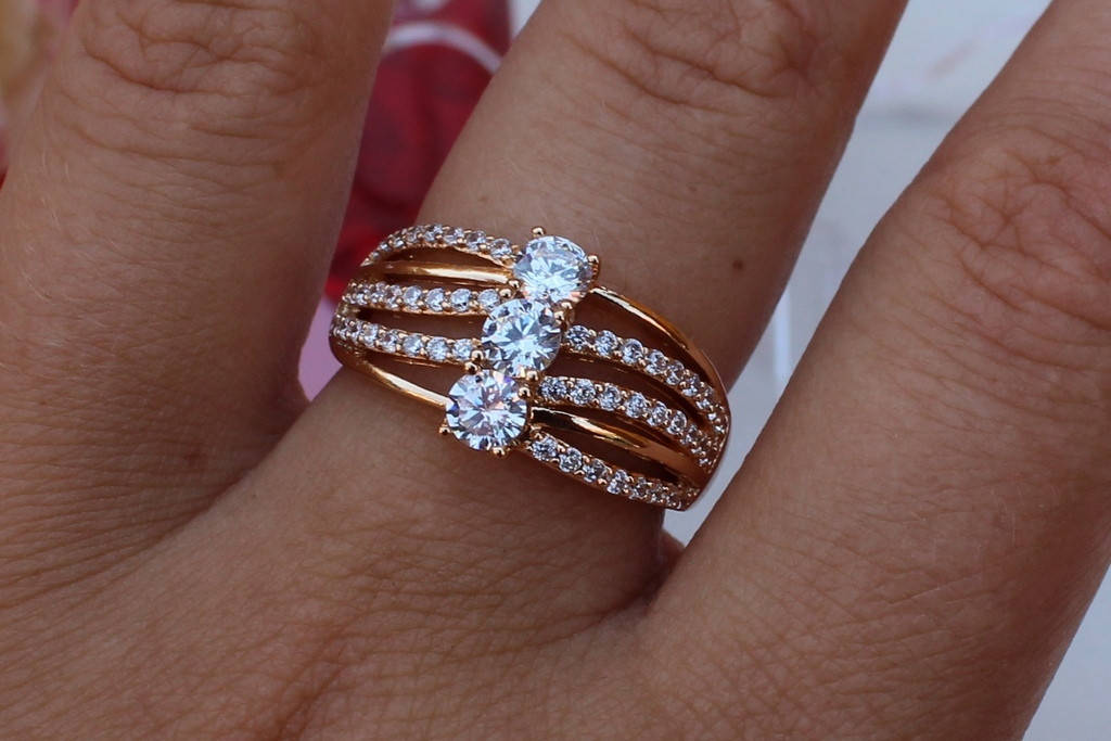 

Кольцо Xuping Jewelry с тремя камнями р 16 золотистое