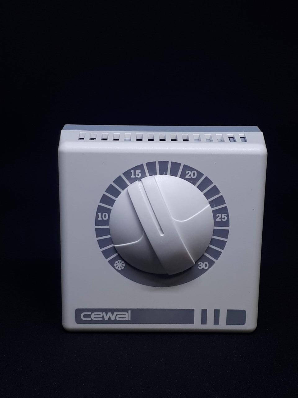 

Терморегулятор CEWAL RQ-01