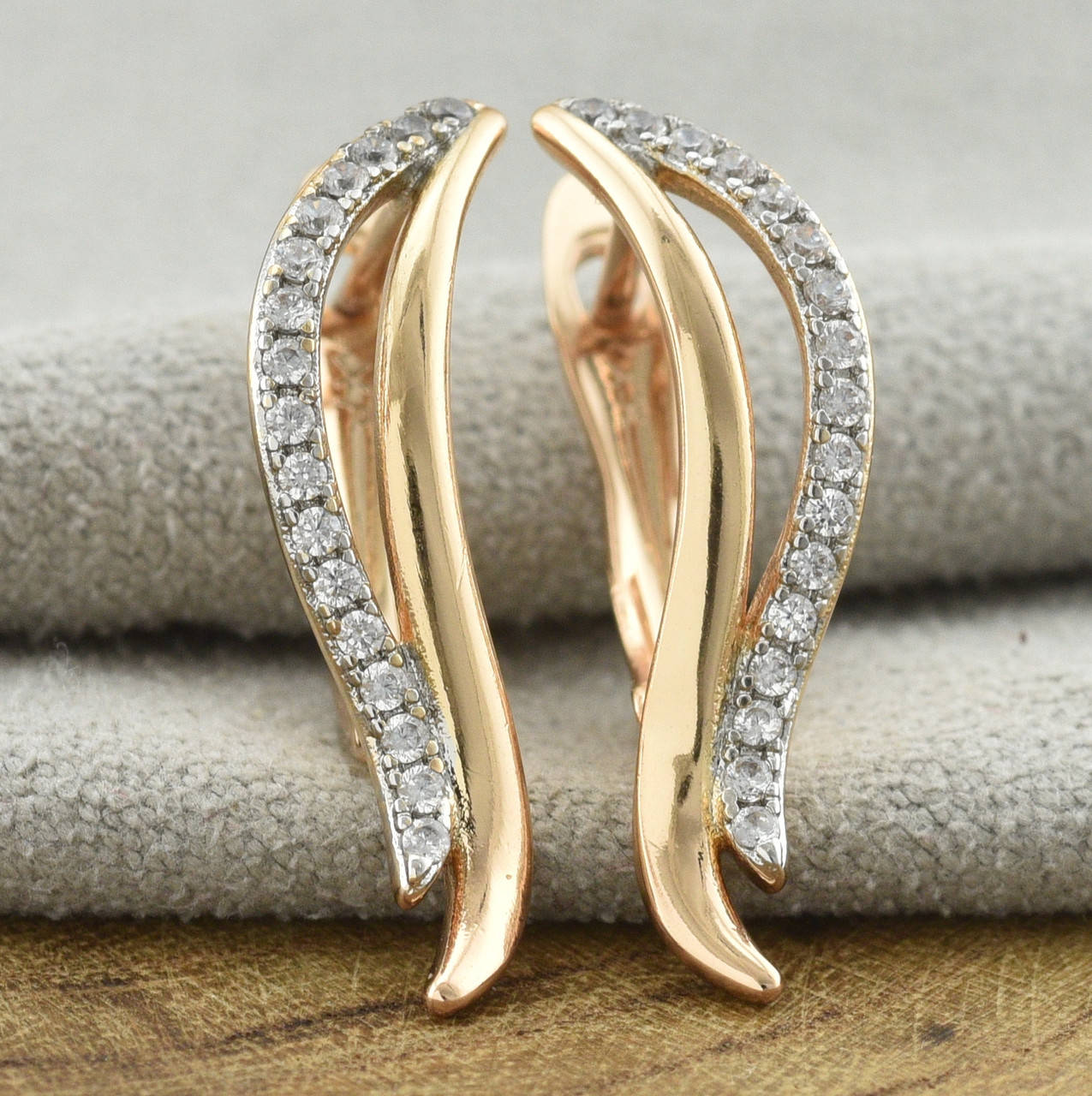 

Серьги Xuping c родированием 35132 размер 22х5мм белые фианиты вес 2.2 г позолота 18К