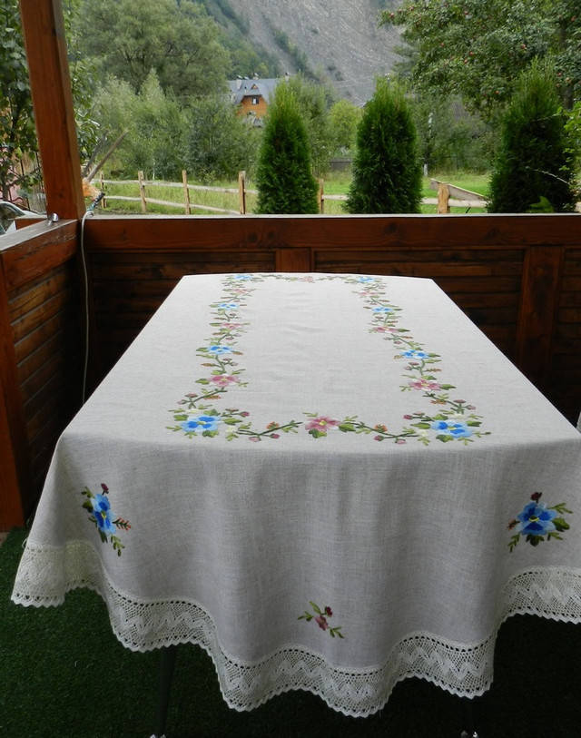 

Скатертина вишита гладдю ручної роботи розміри в наявності 180*140, Серый