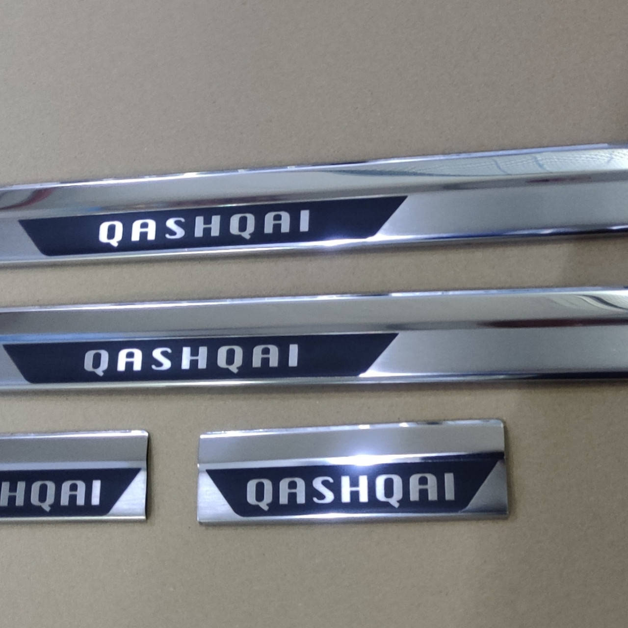 

Накладки на пороги Nissan Qashqai (ниссан кашкай) m2, логотип , нерж.