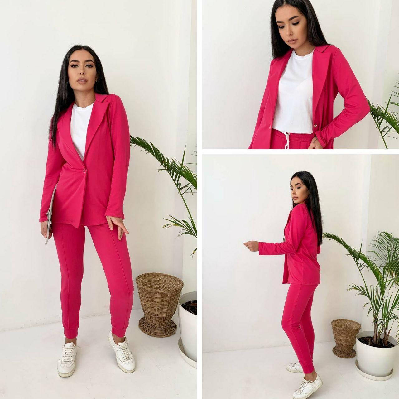 

Женский костюм брючный прогулочный - мокко, молочный, черный , малиновый ( размеры от 52 до 52)