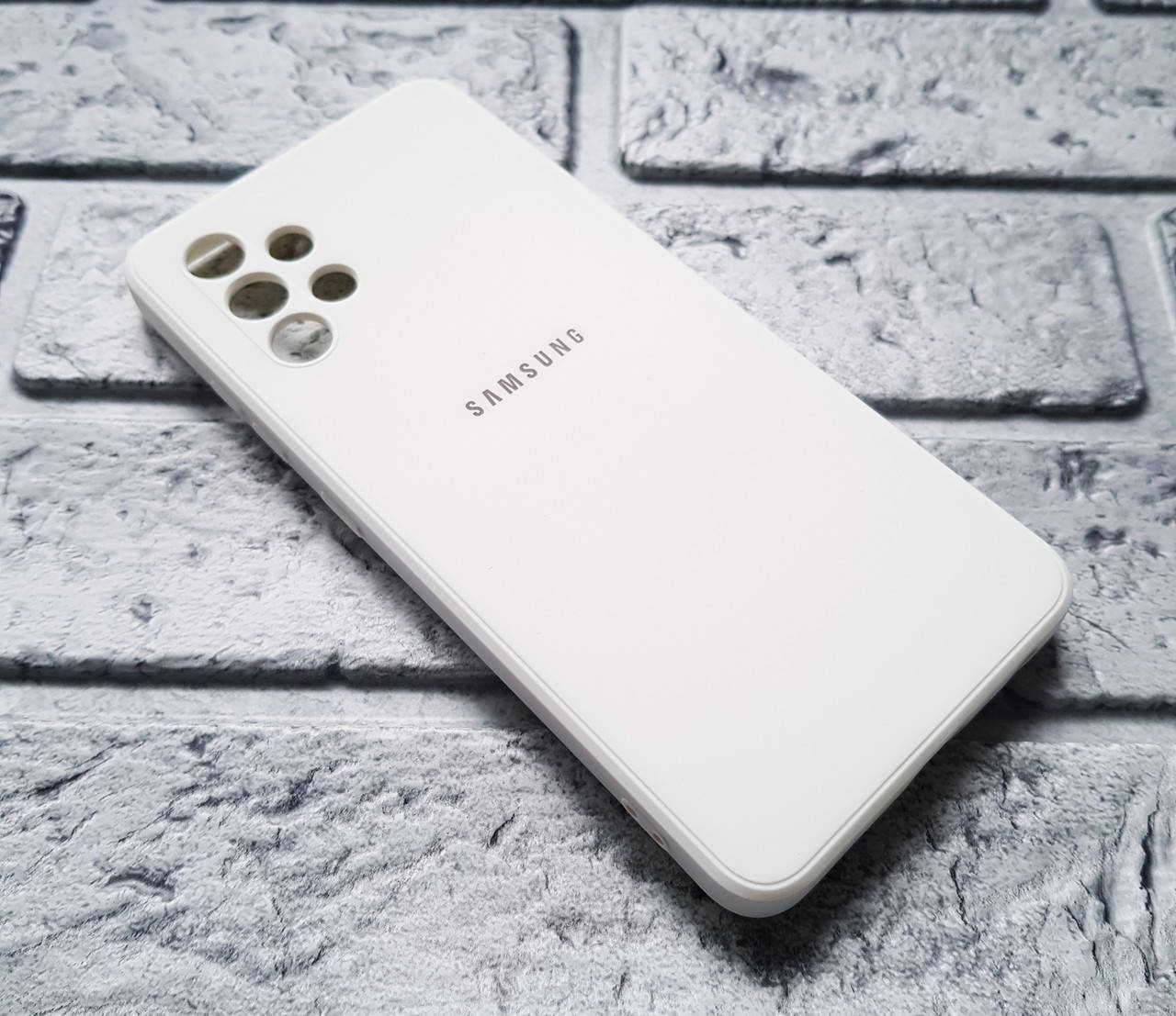 

Силиконовый чехол soft touch с микрофиброй и защитой камеры для Samsung A32 белый