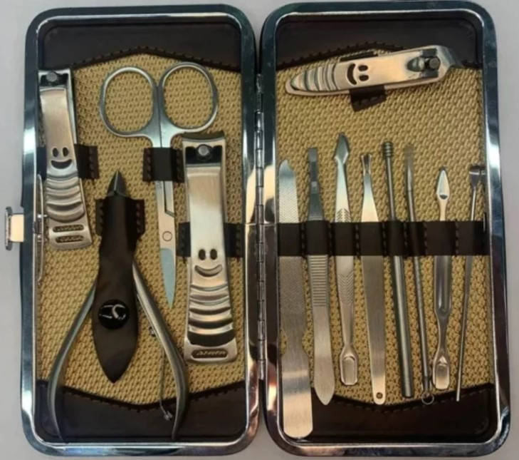 

Набор для маникюра из 13 инструментов в футляре Manicure Set Маникюрный набор (5290)