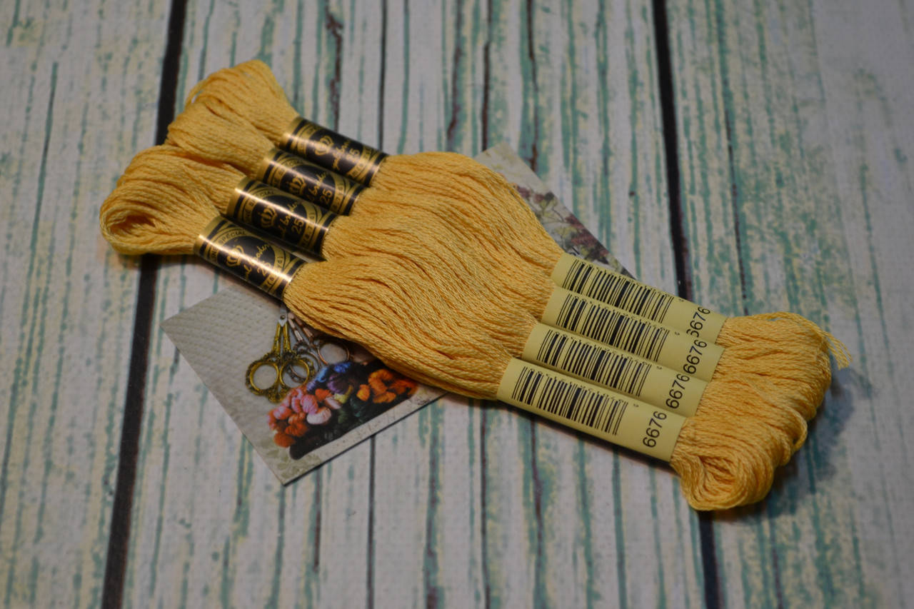 

Мулине Royal Broderie, цвет №676