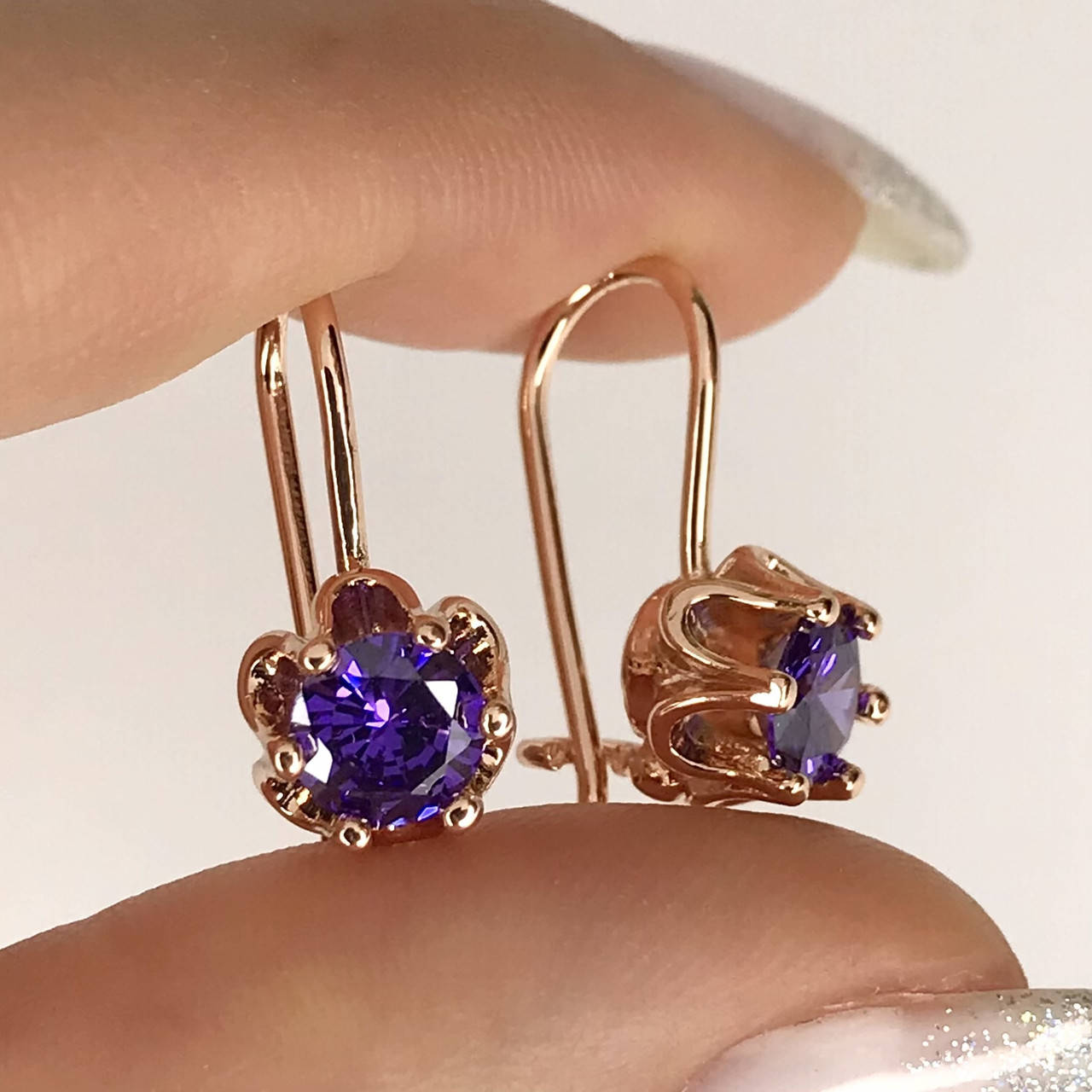 

Серьги с фиолетовыми круглыми кристаллами покрытие золотом 18к.