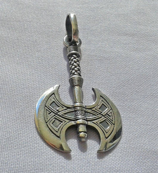 

Секира Перуна обоюдная с чернением Славянский оберег из серебра 925-ой пробы