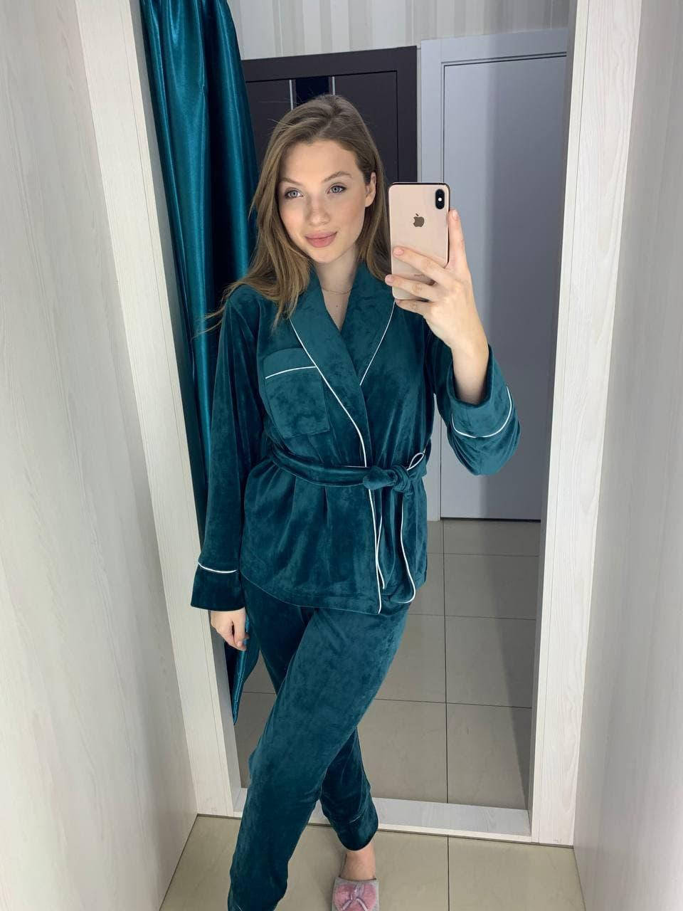 

Женский домашний плюшевый велюровый костюм пижама жакет с поясом и штаны цвет изумруд XL