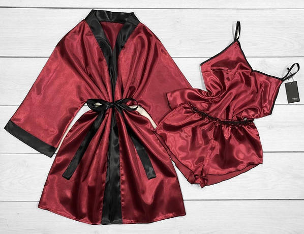 

Бордовый комплект для дома атласный, халат и пижама майка с шортами.