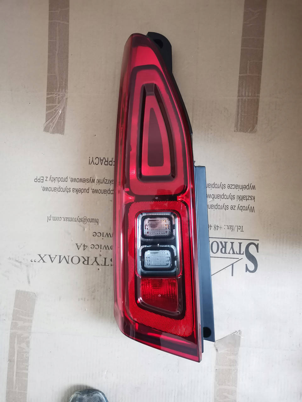 

Фонарь стоп Berlingo partner combo Ліва 9819649280 под заказ 2-4 дн