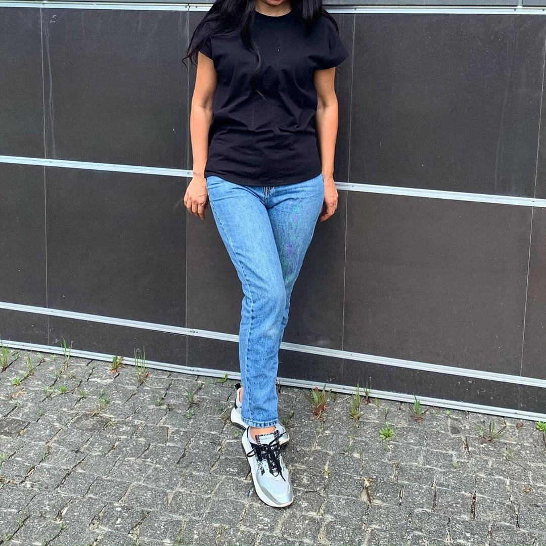 

Базовая футболка с вертикальными секретиками для кормления цвет черный