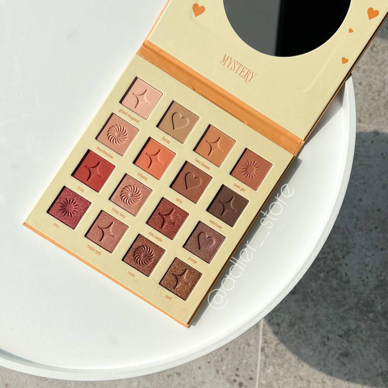 

Палетка теней для век, 16 оттенков Parisa Cosmetics Mystery Nude 01