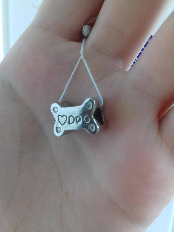 

Серебряный шарм косточка Дог