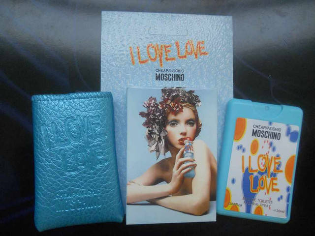

Пробник духов в кожаном чехле Moschino love love 20ml