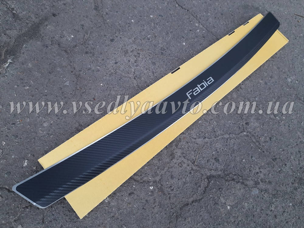 

Накладка на бампер с загибом Skoda Fabia II универсал с 2007 г. (Carbon), Желтый