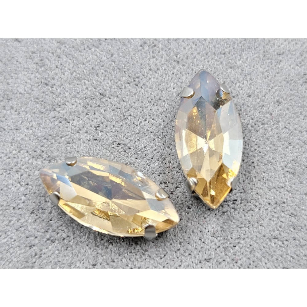 

Страз в цапах. Размер 7*15. (стекло ). Цвет - шампанское