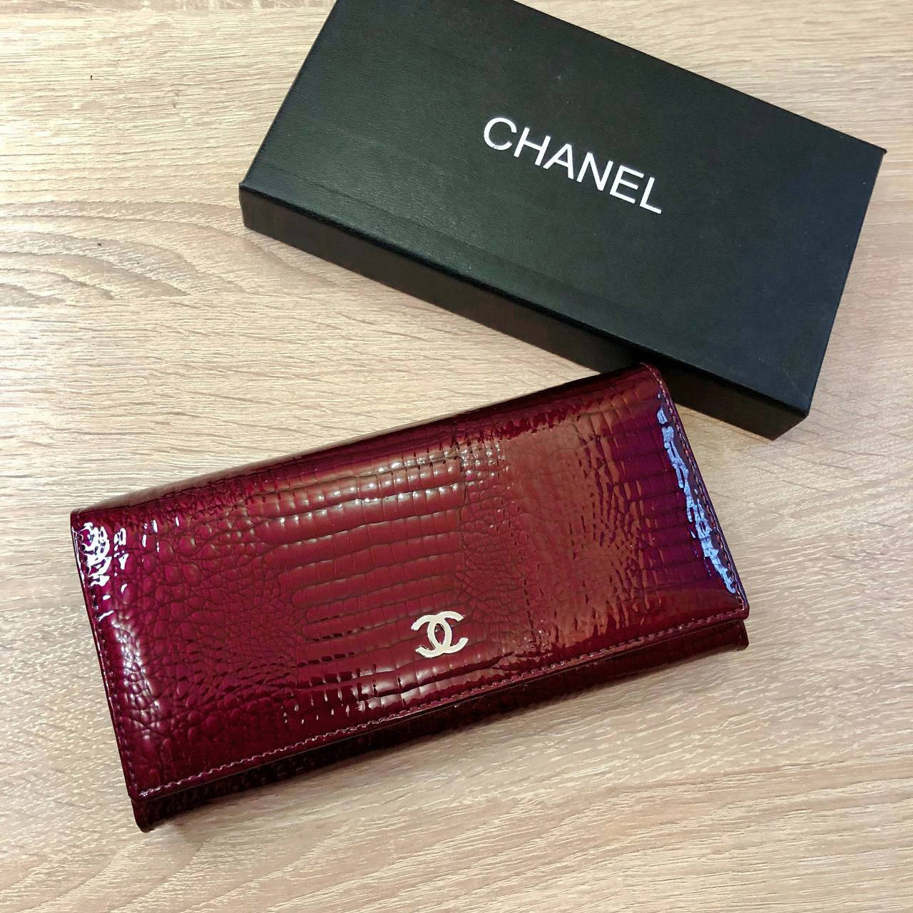 

Кошелек Chanel кожаный на кнопке, в коробке