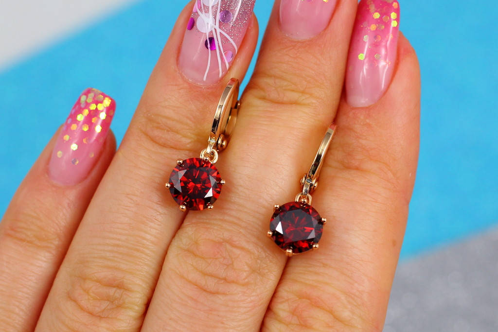 

Серьги Xuping Jewelry с темно-красным камнем 8 мм серьга 25 мм золотистые