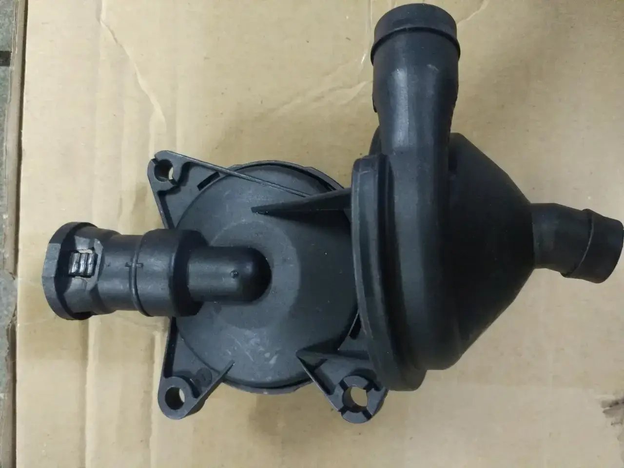 

КЛАПАН ВЕНТИЛЯЦИИ КАРТЕРНЫХ ГАЗОВ (КВКГ) BMW N42,N46
