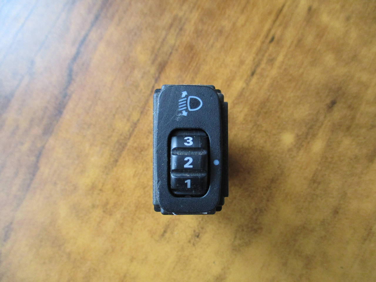 

Регулятор корректора фар 8614A038 994900 Lancer X Mitsubishi