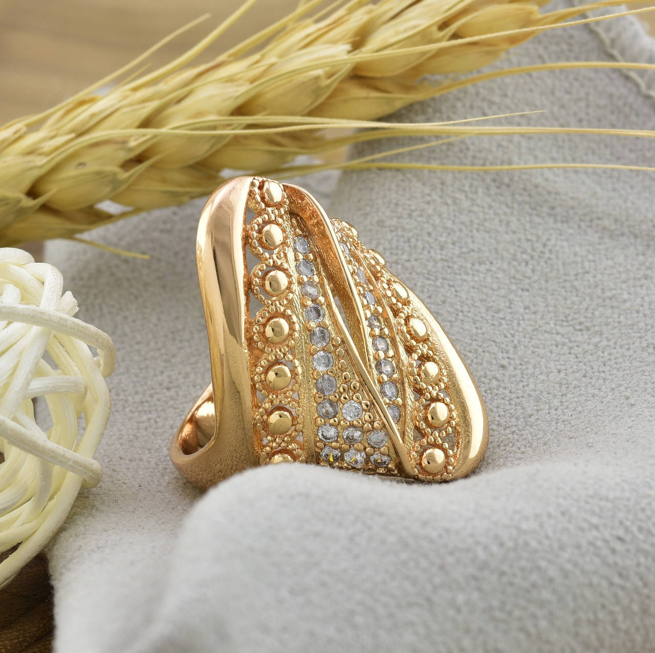 

Кольцо Xuping 14469 ширина 25 мм белые фианиты позолота 18К размер 17