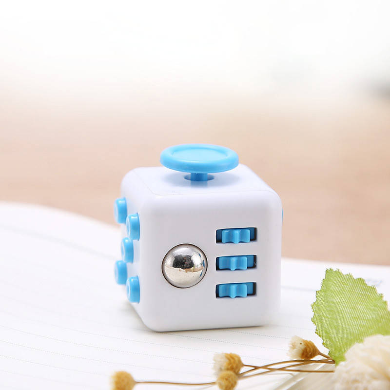 

Кубик антистресс Fidget Cube 6216 2.8х2.8 см белый с голубым
