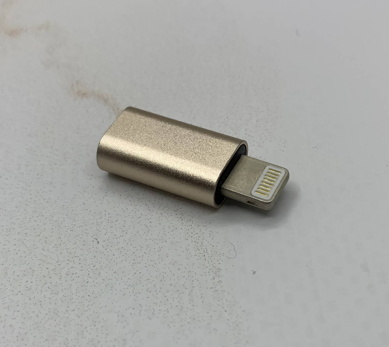 

Переходник с micro-USB на Lightning (iPhone) адаптер золотистый