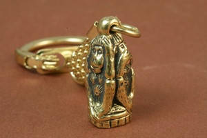

Брелок Нэцкэ Три обезьяны Netsuke Металл 8х1,5х1,5 см Бронзовый (02992)