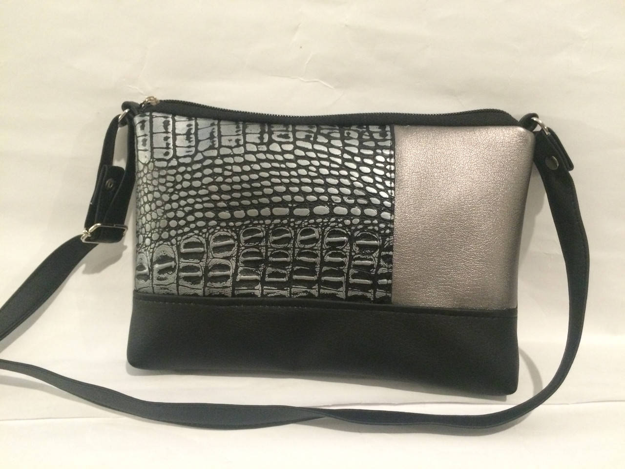 

Модная женская сумка серебристо-черная