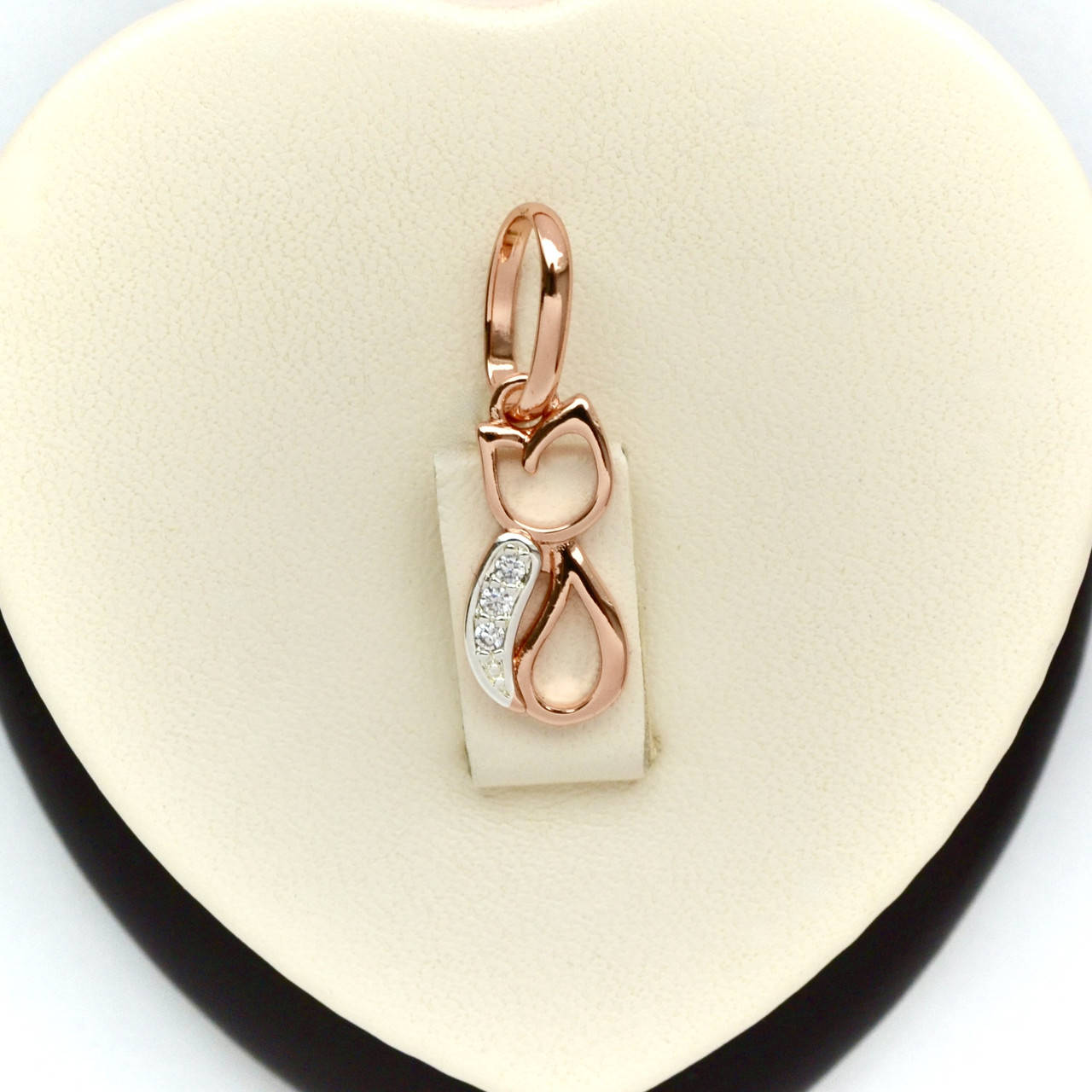 

Кулон Кошечка комбинированная позолота 18к. с белыми кристаллами.