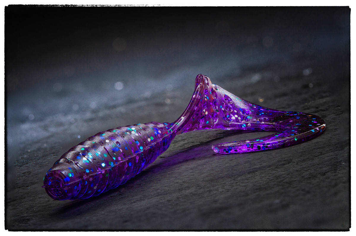 

Силиконовая приманка Fishup Fancy Grub 2" #060 Dark Violet/Peacock & Silver
