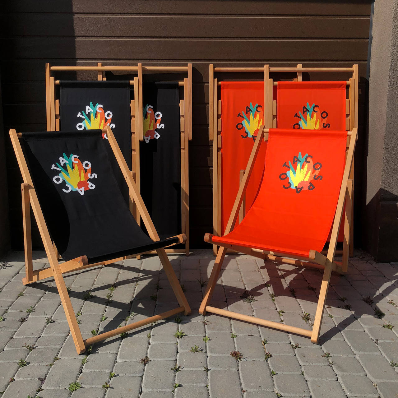 

Шезлонг с лого