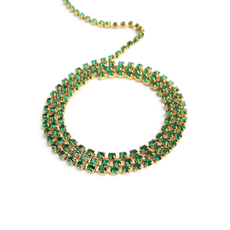 

Стразовая цепь Preciosa (Чехия)  Emerald/латунь, Зелёный