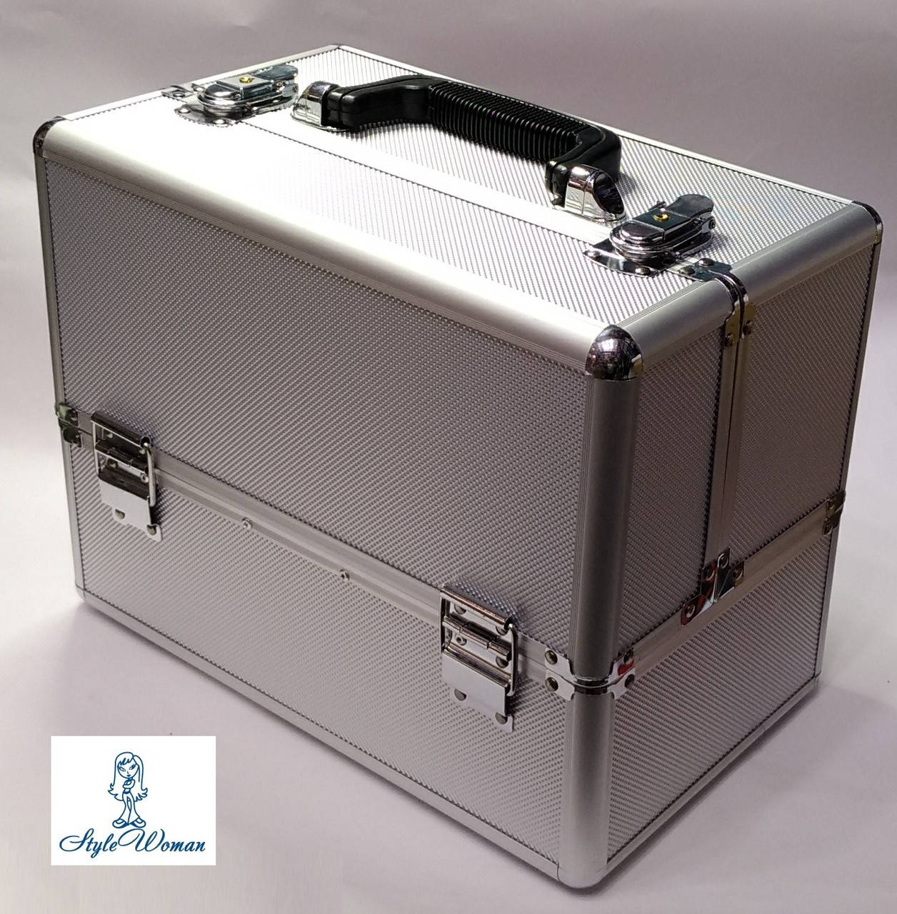 

Бьюти кейс алюминиевый чемодан с ключом серебро внутри бархат