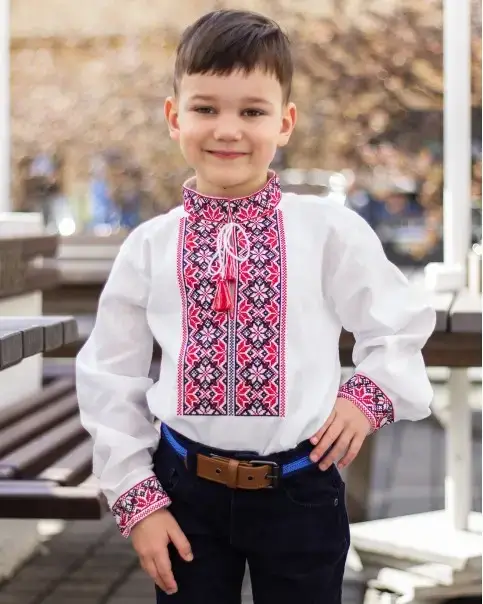 

Вышитая детская рубашка с длинным рукавом размер 140