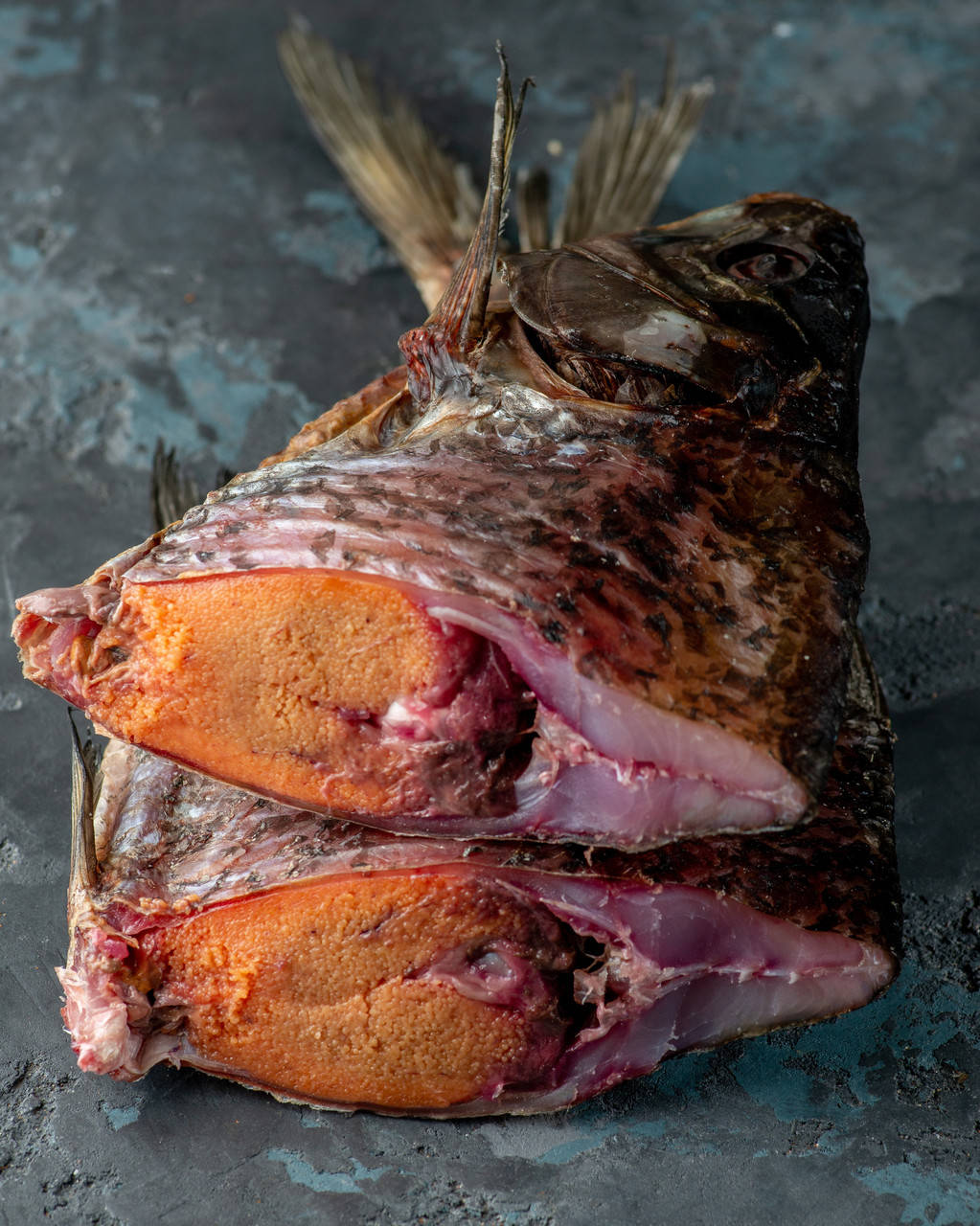 

Лещ вяленый чищеный с икрой