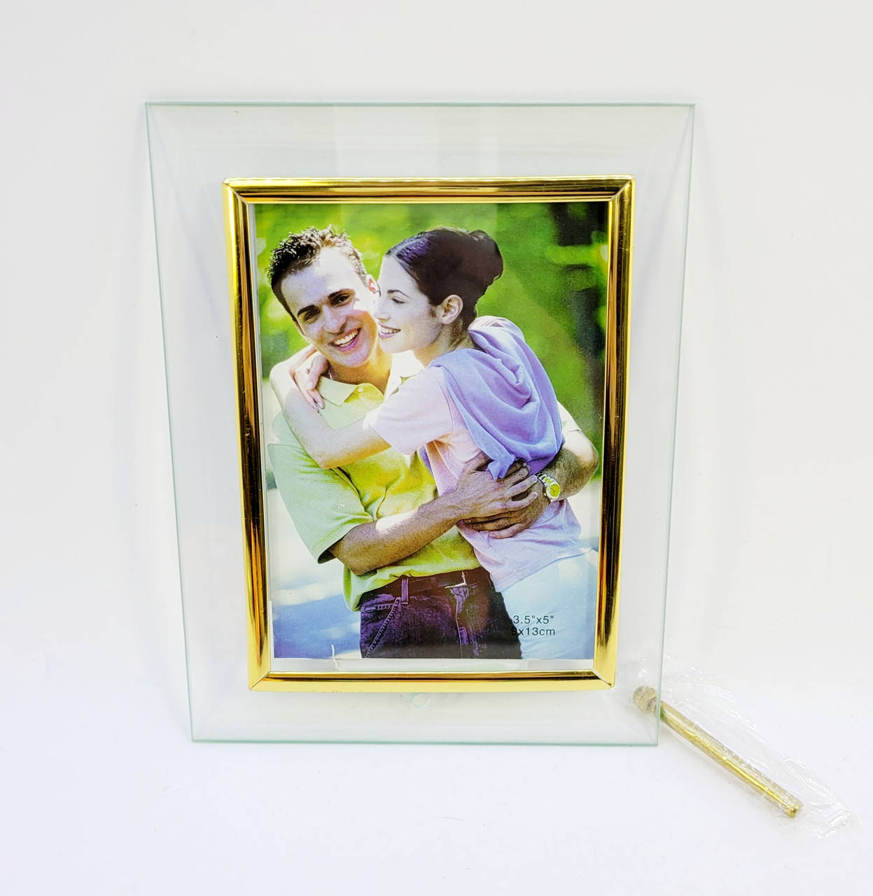 

Стеклянная рамка для фото на гвоздике