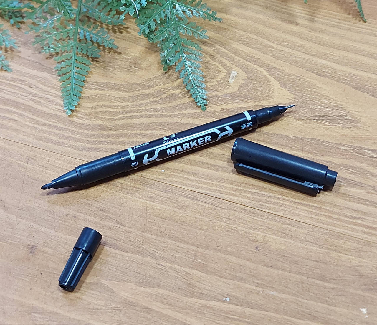 

Маркер двусторонний перманентный, черный