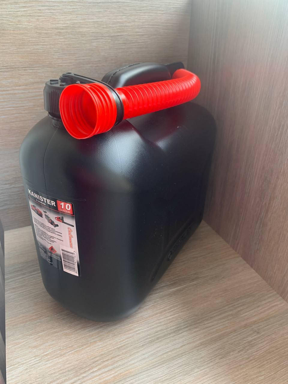 

Пластиковая канистра 10 л CarLife для бензина и дизельного топлива (CA10)