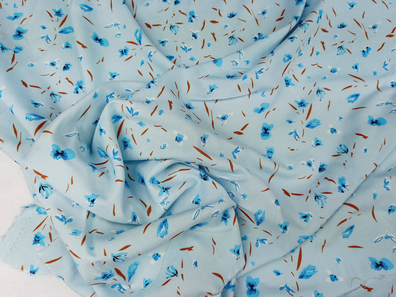 

Ткань штапель, вискоза 100%.Мелкий цветочек на голубом фоне №1416, Голубой