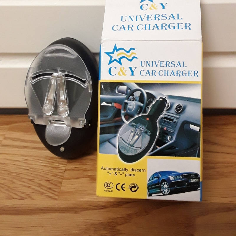 

Universal Car Charger универсальная автомобильная зарядка краб