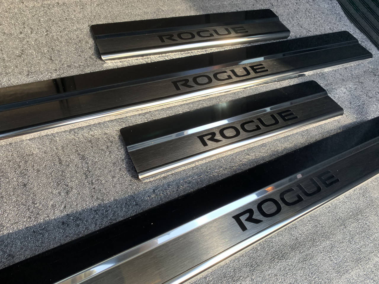 

Накладки на пороги Nissan Rogue с 2013-2020 гг. (Premium)