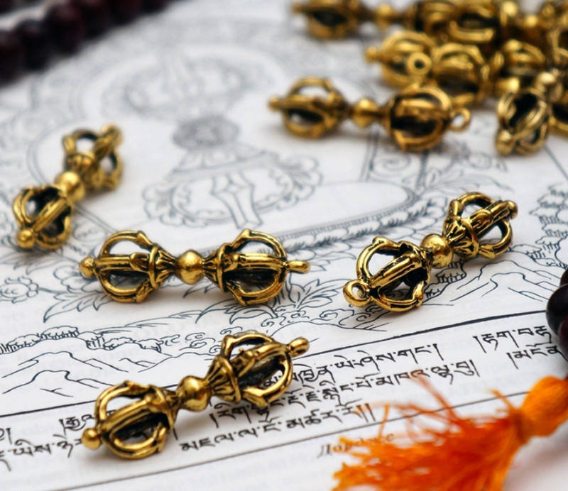 

Амулет Ваджра четыре лепестка бронза (L = 3,7 см)