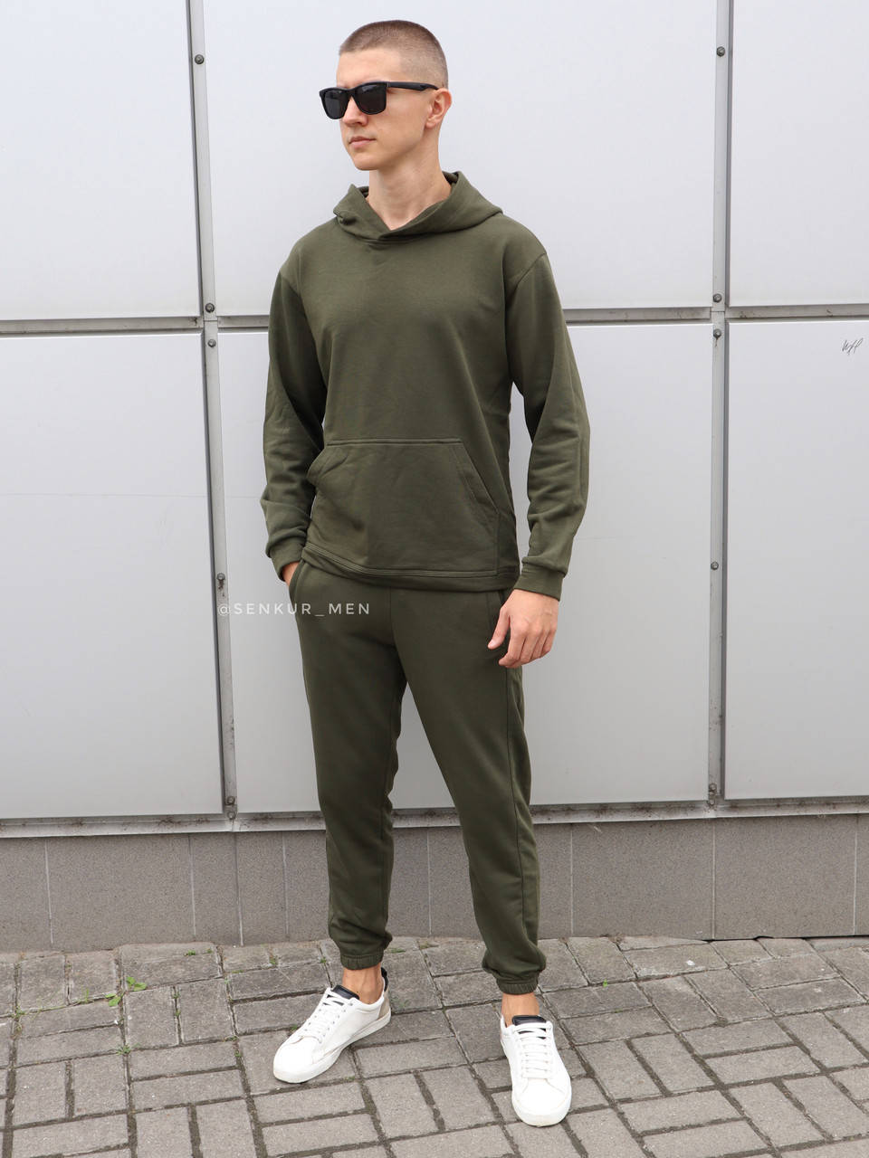 

Спортивный костюм мужской хаки c капюшоном M