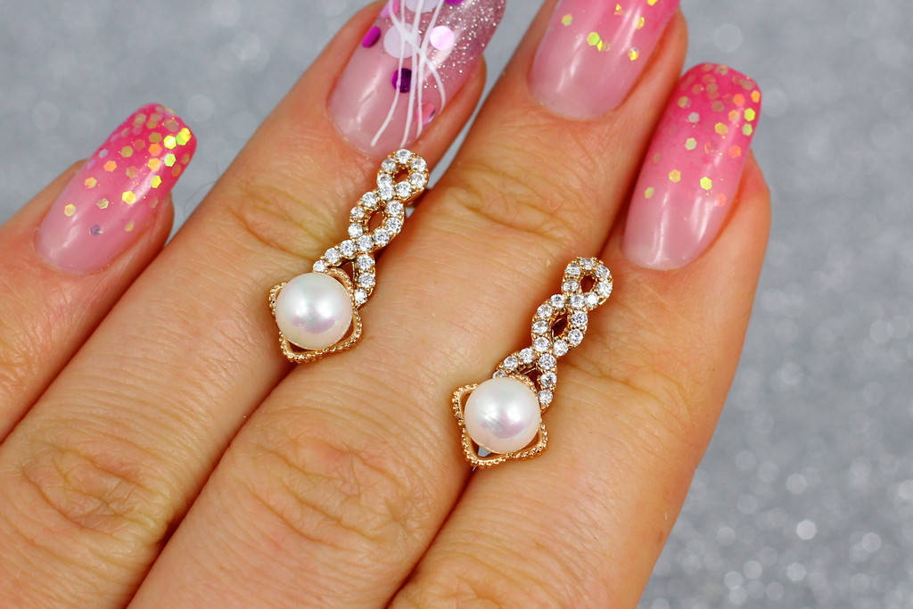 

Серьги Xuping Jewelry с жемчугом переплет из фианитов 2 см золотистые